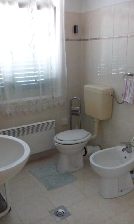 Apartment Tuja Jadrtovac Zimmer foto